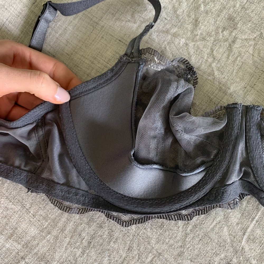 VICTORIA'S SECRET Grey Silver Sparkly Lace Bra, No padding, Lightly Lined 34D - Picture 3 of 5